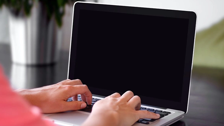 Saiz Screen Laptop