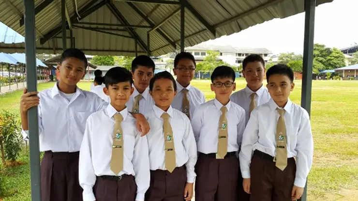 Saiz Baju Sekolah Menengah Lelaki
